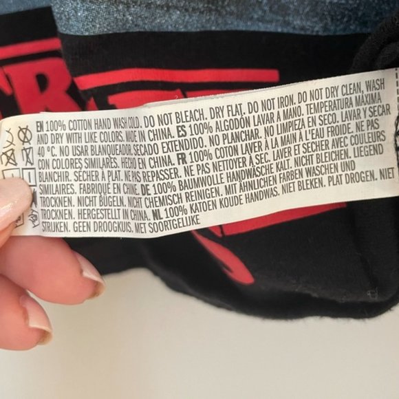 Stranger Things Crop Top - Picture 4 of 4